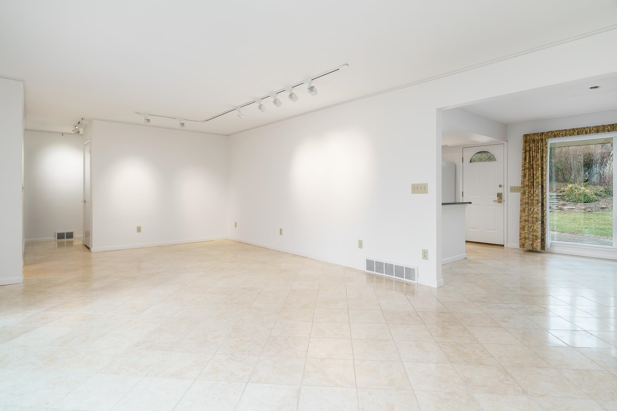 2510 Harris Road Rockford, IL 61107 - Photo 6 of 40 Gallery Image 6