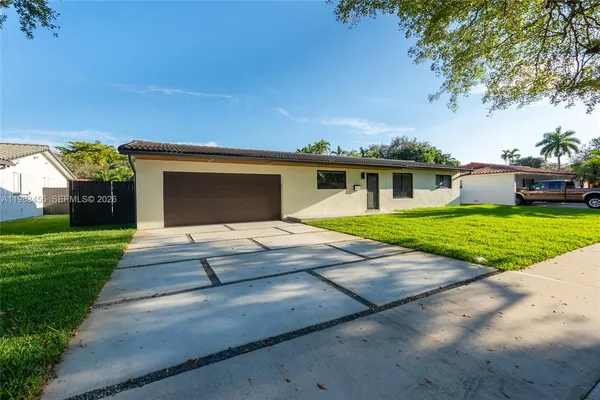 $969,900 | 14515 Mahogany Court, Miami Lakes, FL 33014