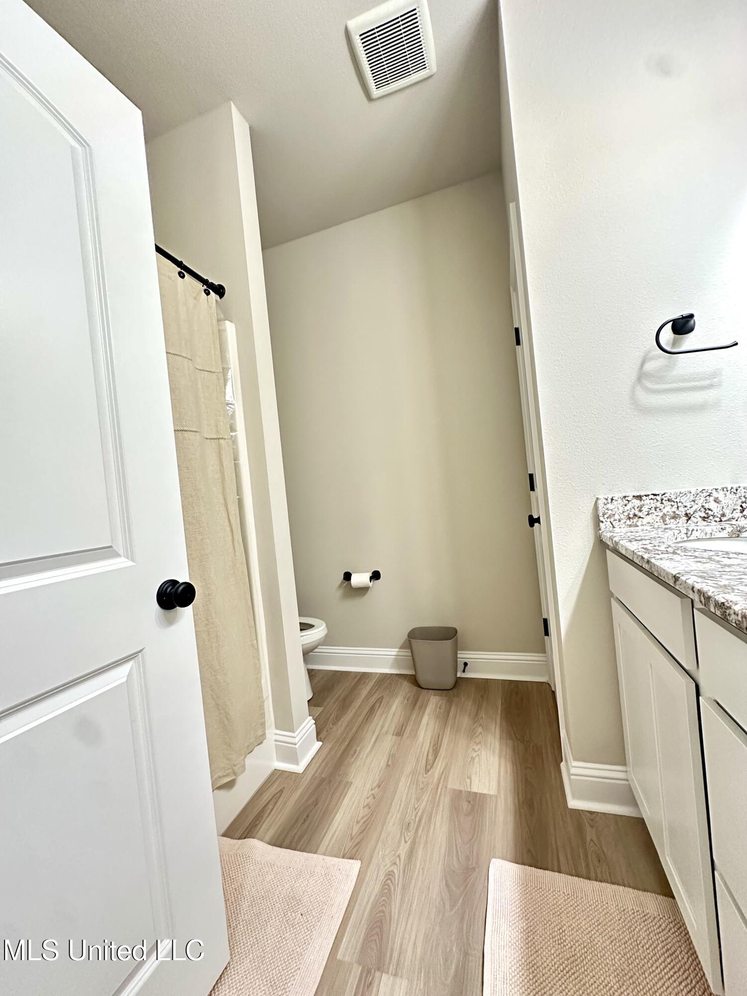 10318 Patrick Drive Gulfport, MS 39503 - Photo 14 of 15 Bathroom