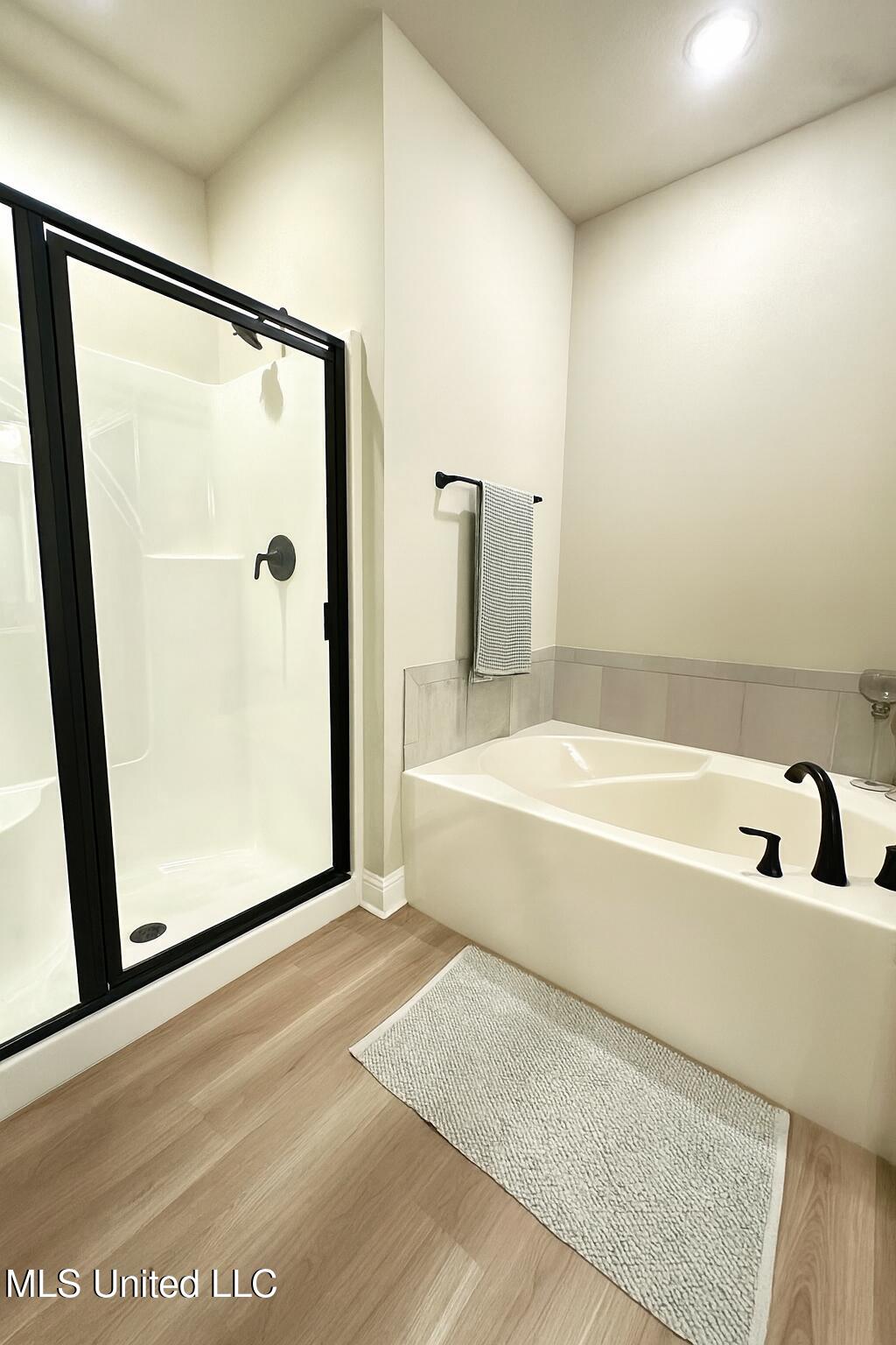 10318 Patrick Drive Gulfport, MS 39503 - Photo 8 of 15 Master Bath