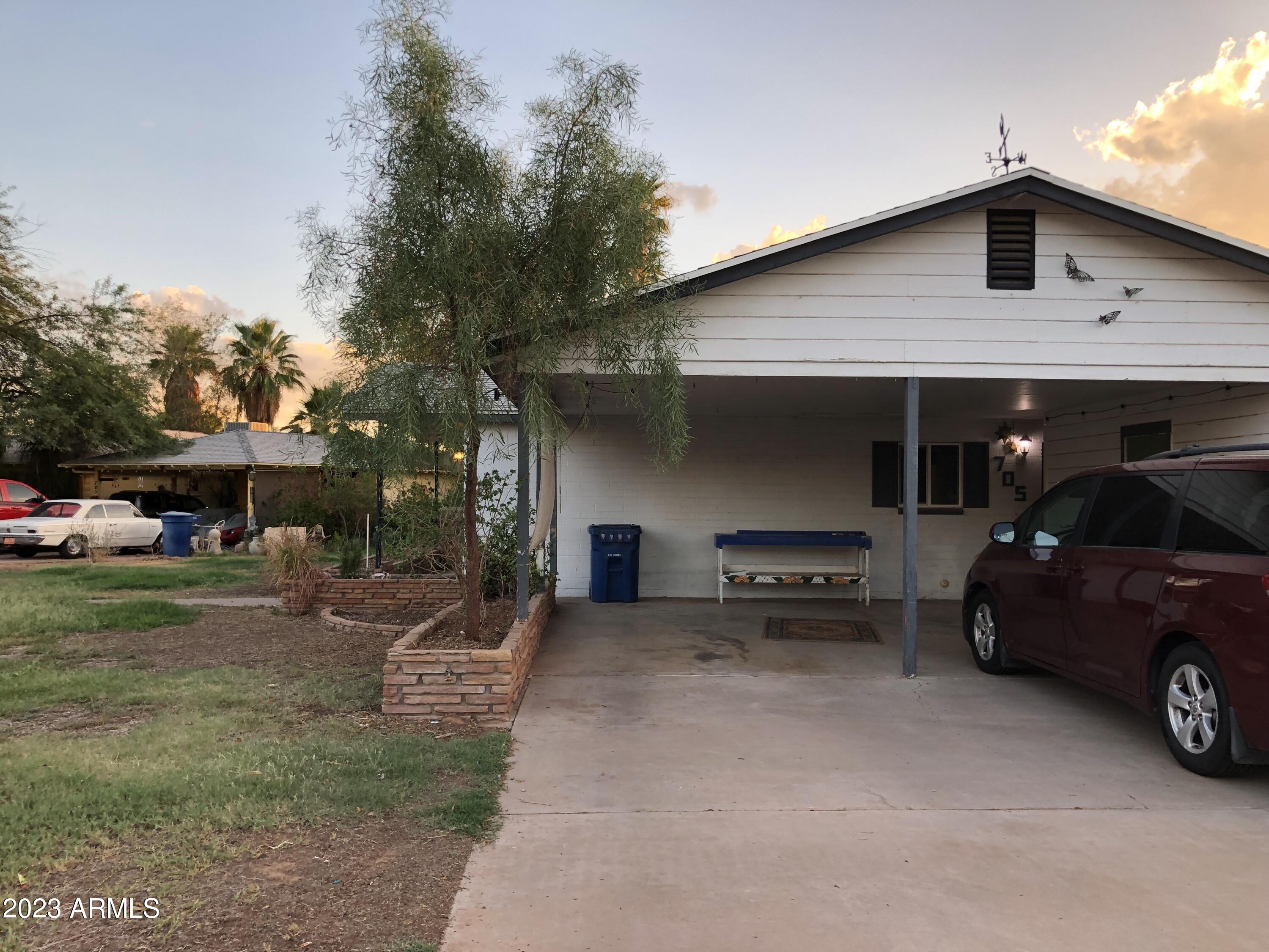 705 West 16th Street Tempe, AZ 85281 - Photo 22 of 24 a view of a car park in front of house