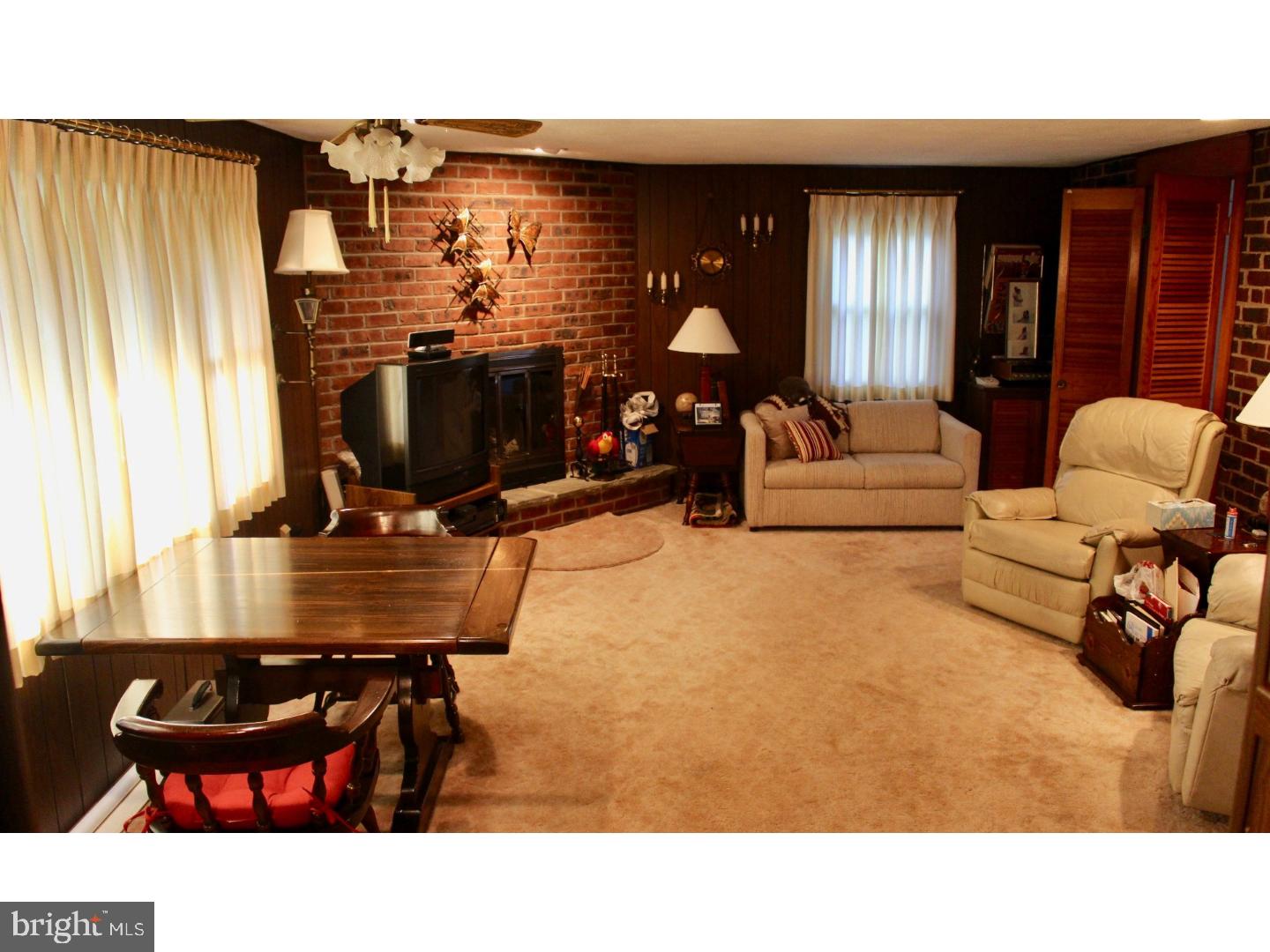 34 Barbara Drive Springfield, PA 19064 - Photo 5 of 17 Family Room