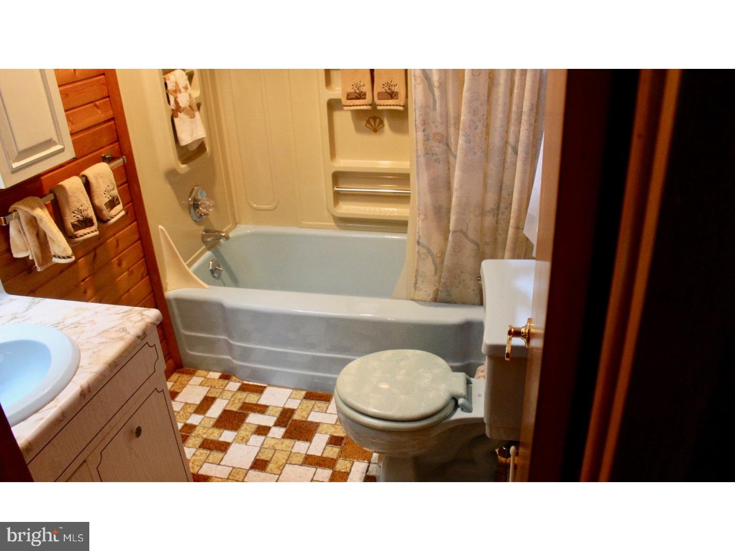 34 Barbara Drive Springfield, PA 19064 - Photo 10 of 17 Bathroom
