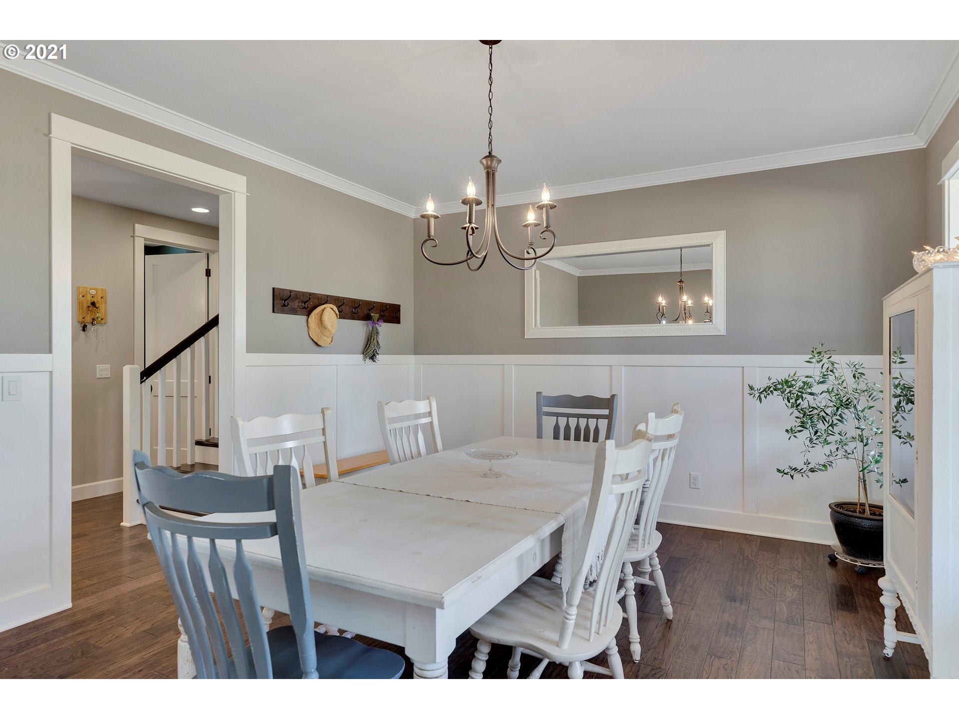 32991 South Kropf Road Molalla, OR 97038 - Photo 12 of 32 a view of a dining room with furniture and chandelier