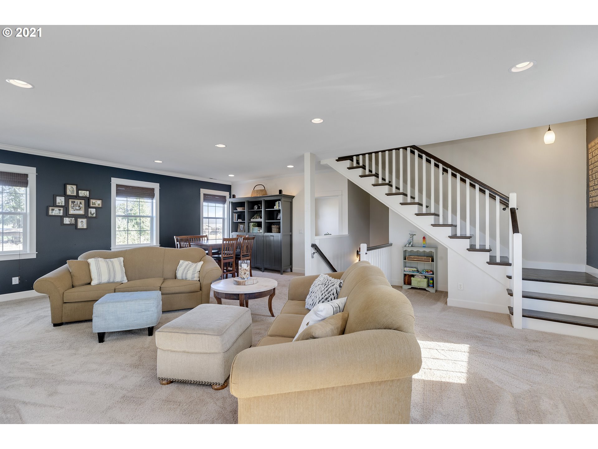 32991 South Kropf Road Molalla, OR 97038 - Photo 14 of 32 a living room with furniture and a ceiling fan