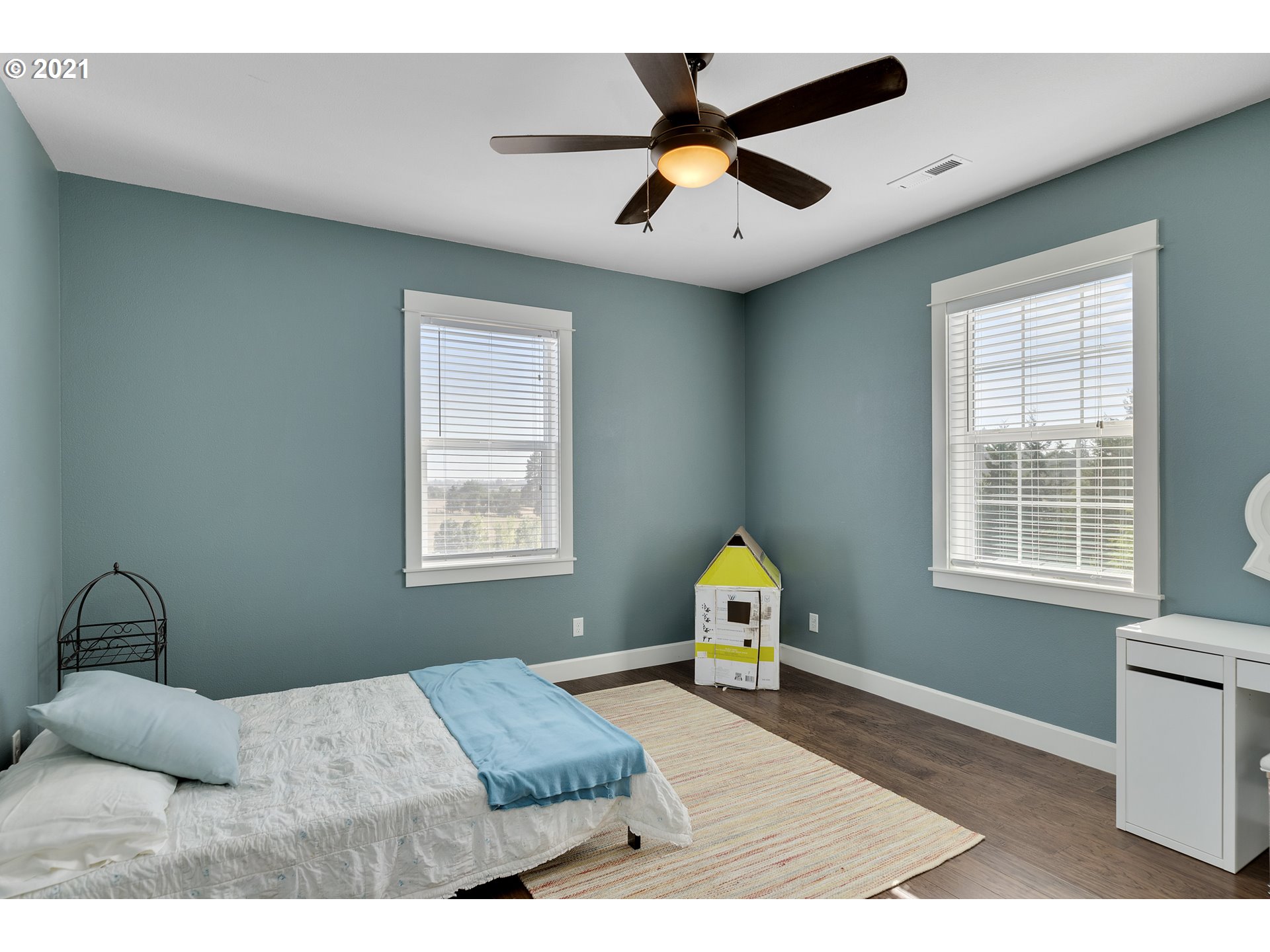 32991 South Kropf Road Molalla, OR 97038 - Photo 20 of 32 a bedroom with a bed and a window