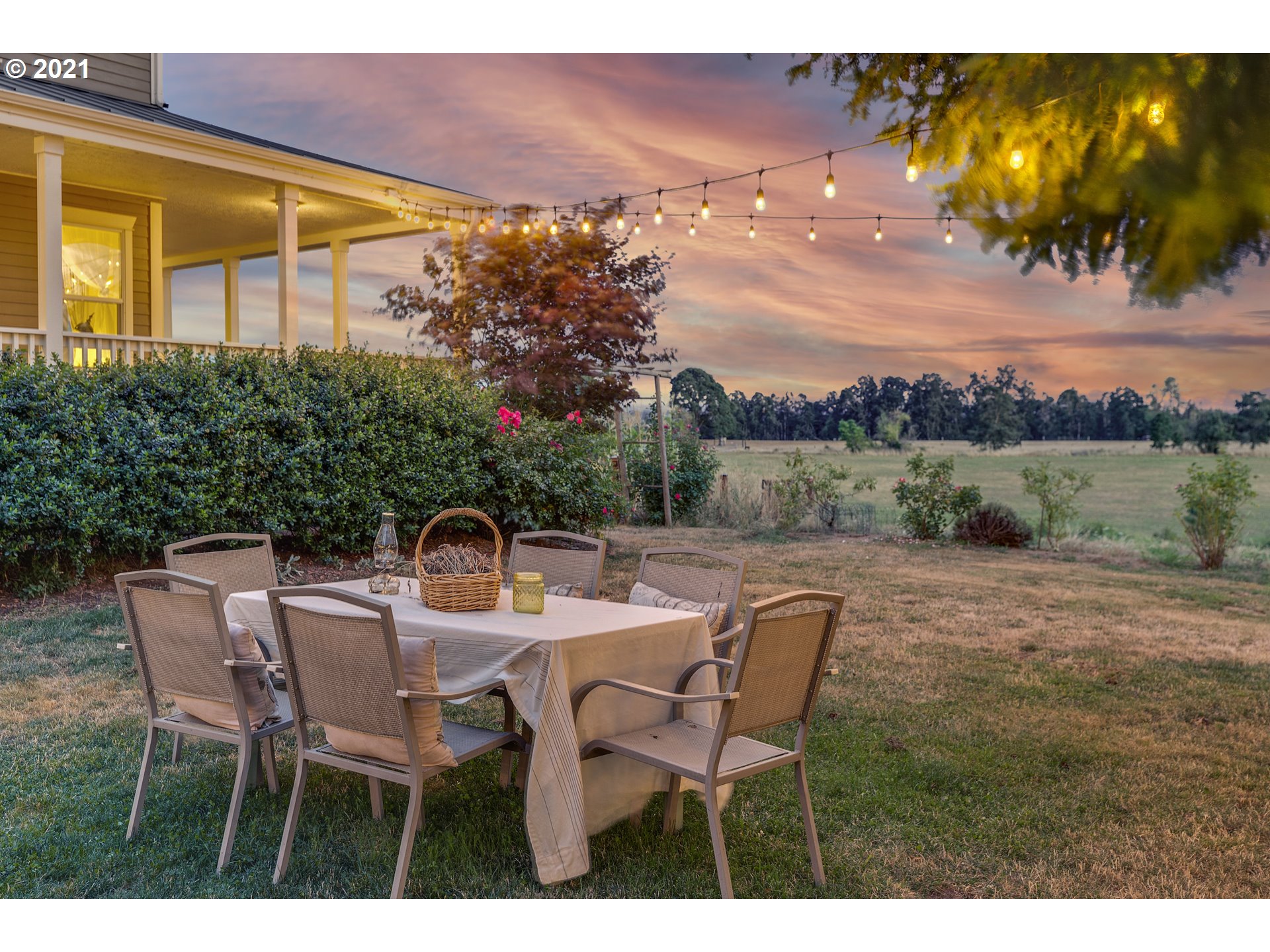 32991 South Kropf Road Molalla, OR 97038 - Photo 25 of 32 a view of an chairs and table in the patio
