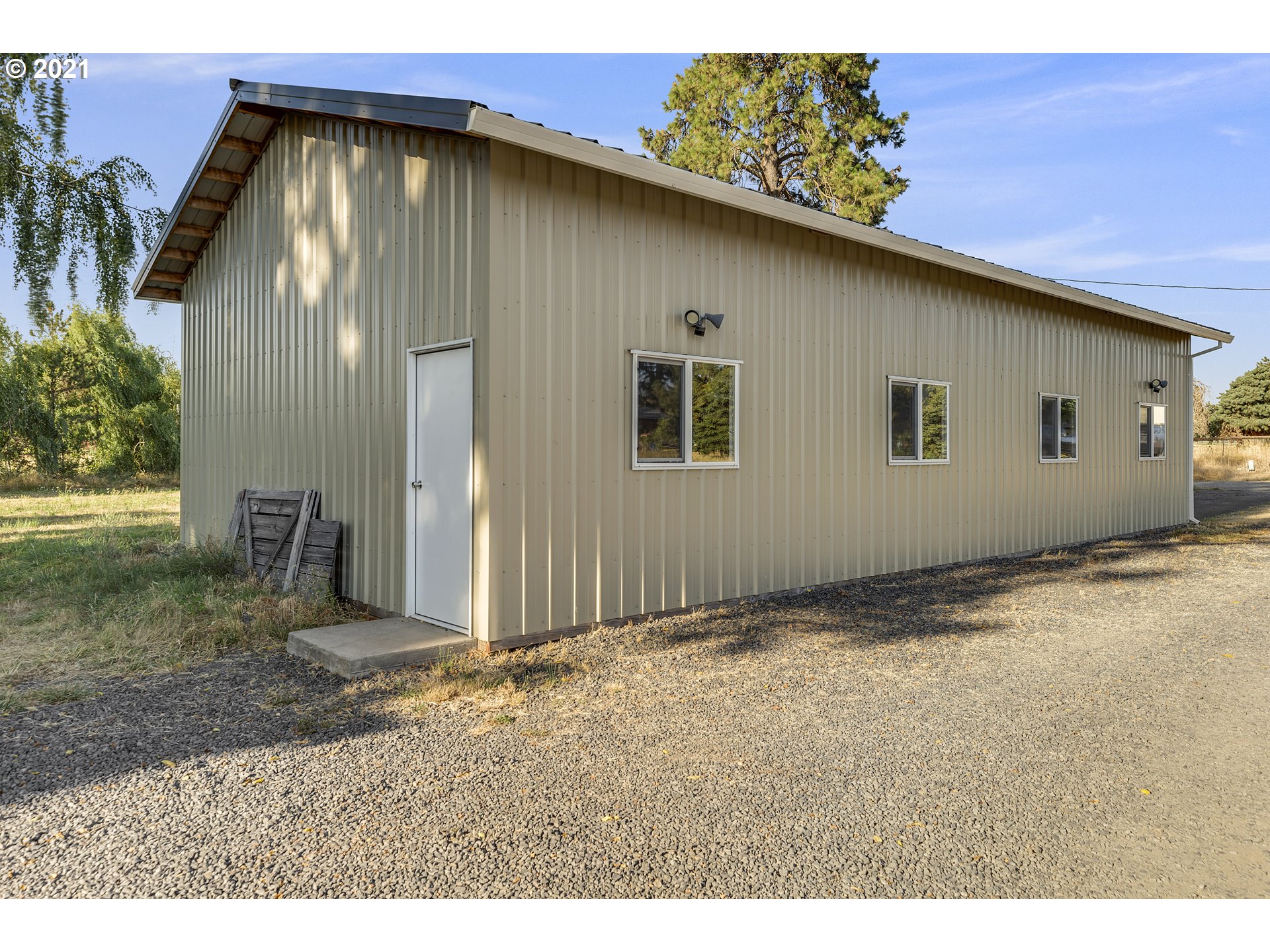 32991 South Kropf Road Molalla, OR 97038 - Photo 29 of 32 a backyard of a house