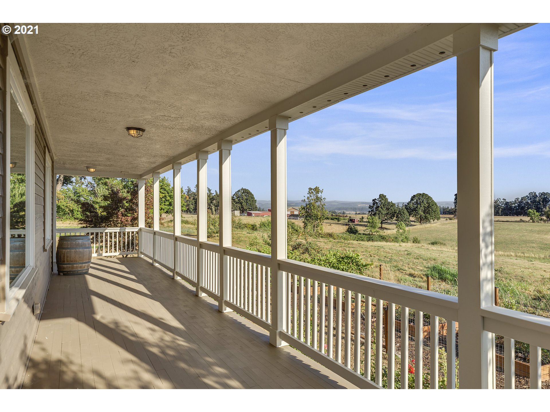 32991 South Kropf Road Molalla, OR 97038 - Photo 3 of 32 a view of balcony with furniture
