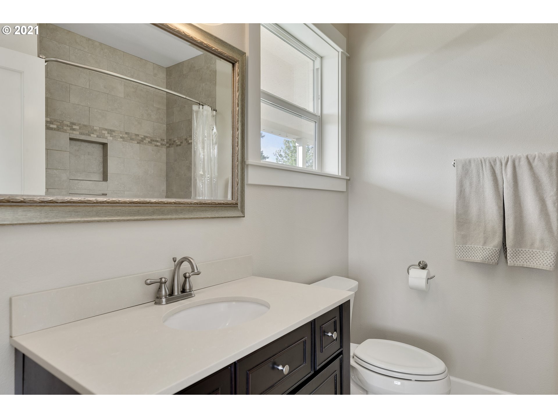 32991 South Kropf Road Molalla, OR 97038 - Photo 8 of 32 a bathroom with a sink and a toilet