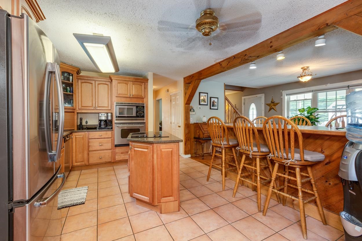 565 3rd Range Road Pembroke, NH 03275 - Photo 2 of 37
