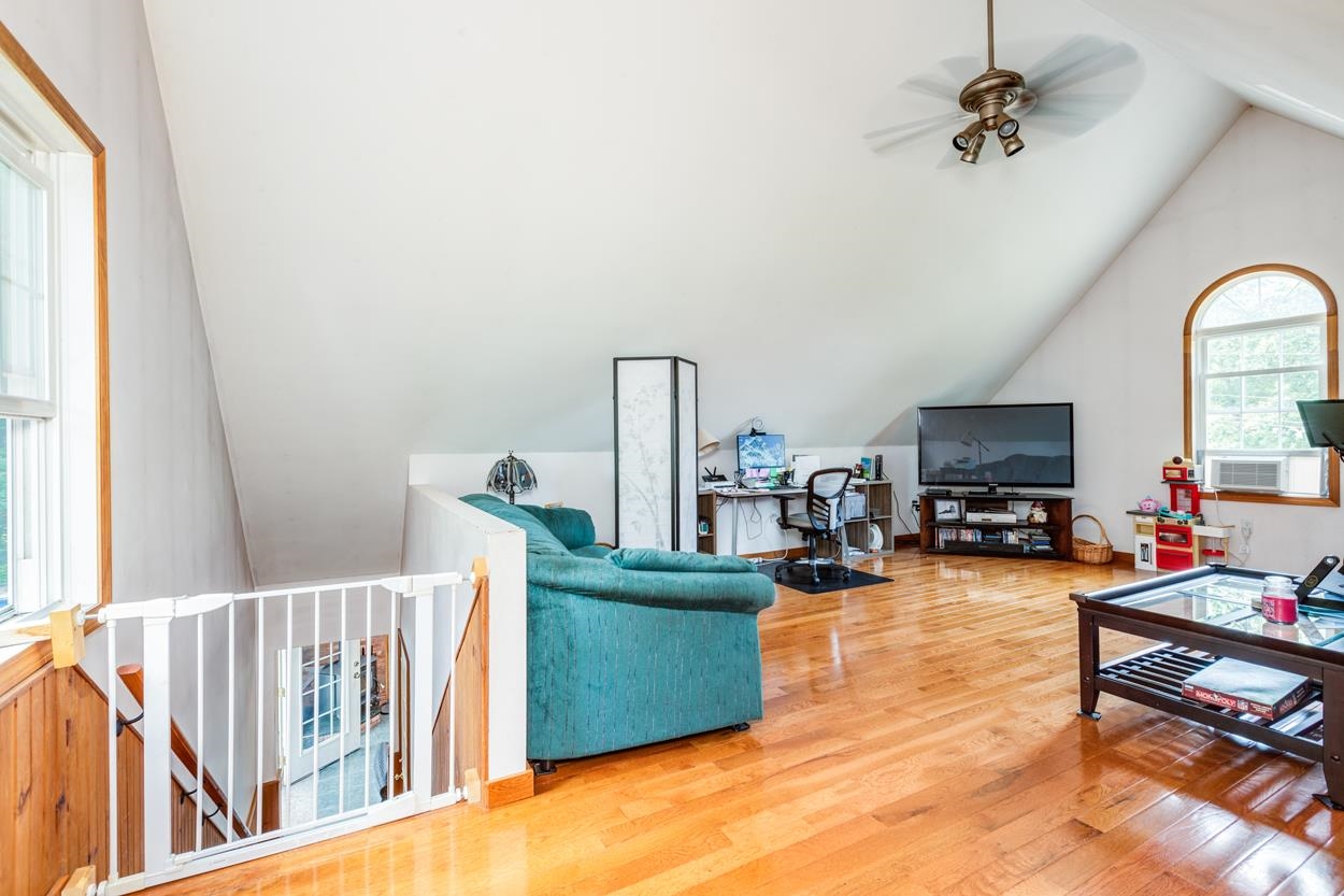 565 3rd Range Road Pembroke, NH 03275 - Photo 13 of 37