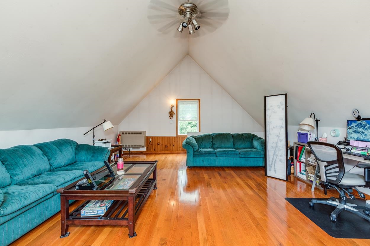 565 3rd Range Road Pembroke, NH 03275 - Photo 14 of 37