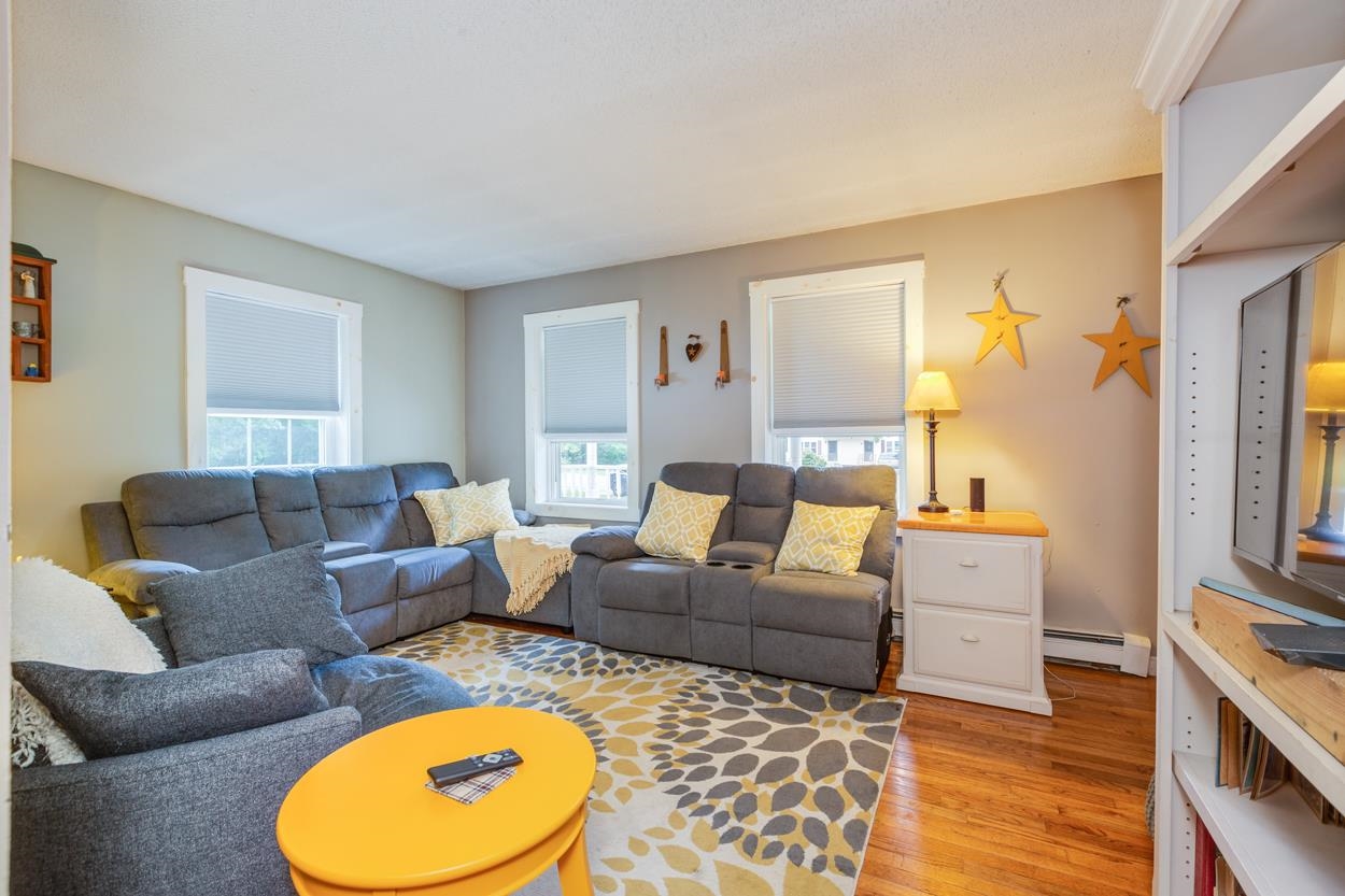 565 3rd Range Road Pembroke, NH 03275 - Photo 17 of 37
