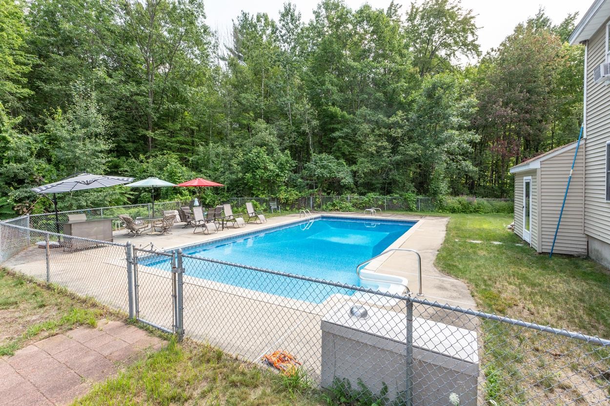565 3rd Range Road Pembroke, NH 03275 - Photo 30 of 37