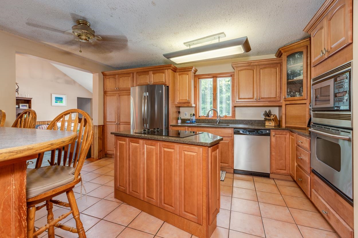 565 3rd Range Road Pembroke, NH 03275 - Photo 4 of 37