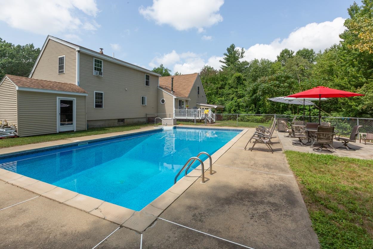 565 3rd Range Road Pembroke, NH 03275 - Photo 33 of 37