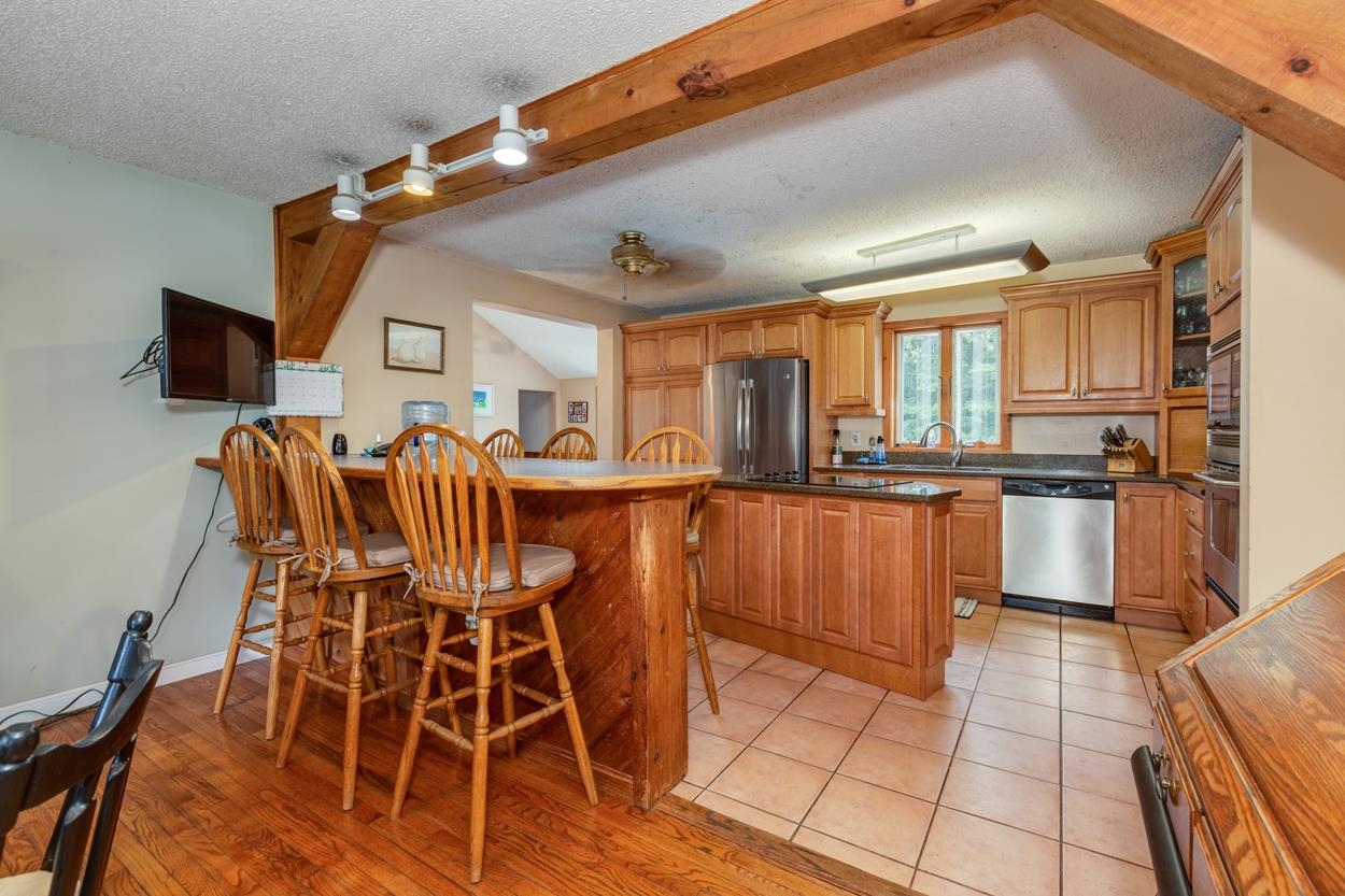 565 3rd Range Road Pembroke, NH 03275 - Photo 6 of 37