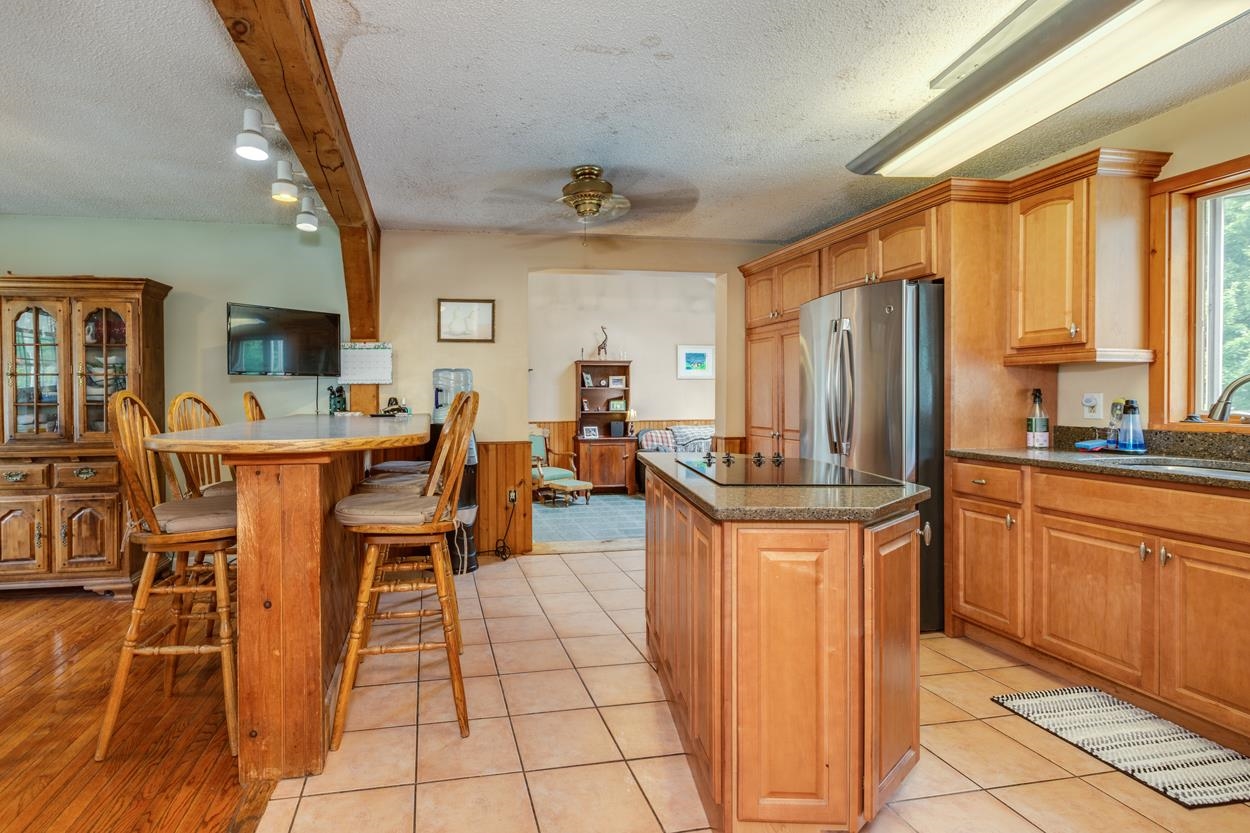 565 3rd Range Road Pembroke, NH 03275 - Photo 8 of 37