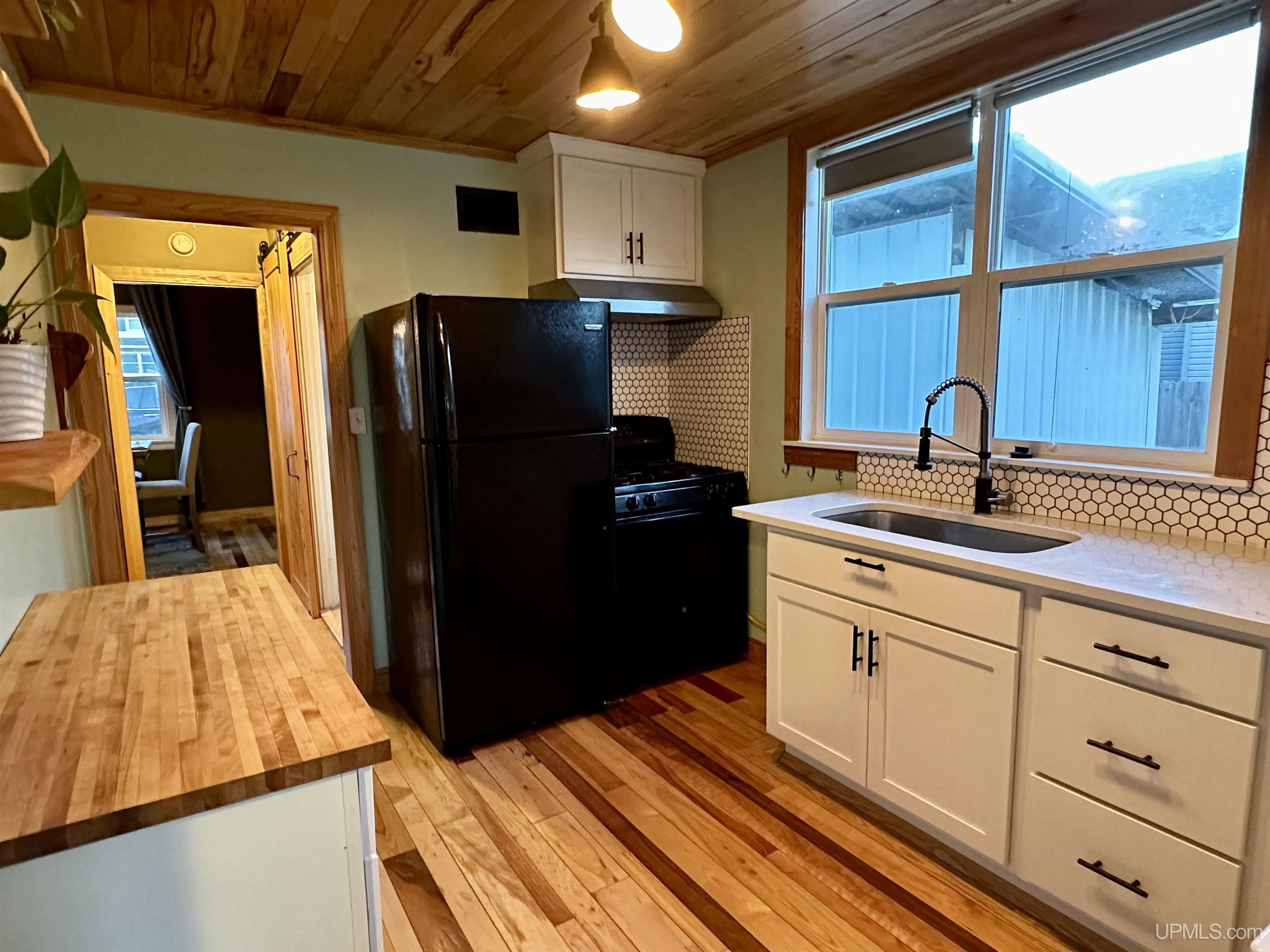 5281 Sunset Road Ironwood, MI 49938 - Photo 12 of 51