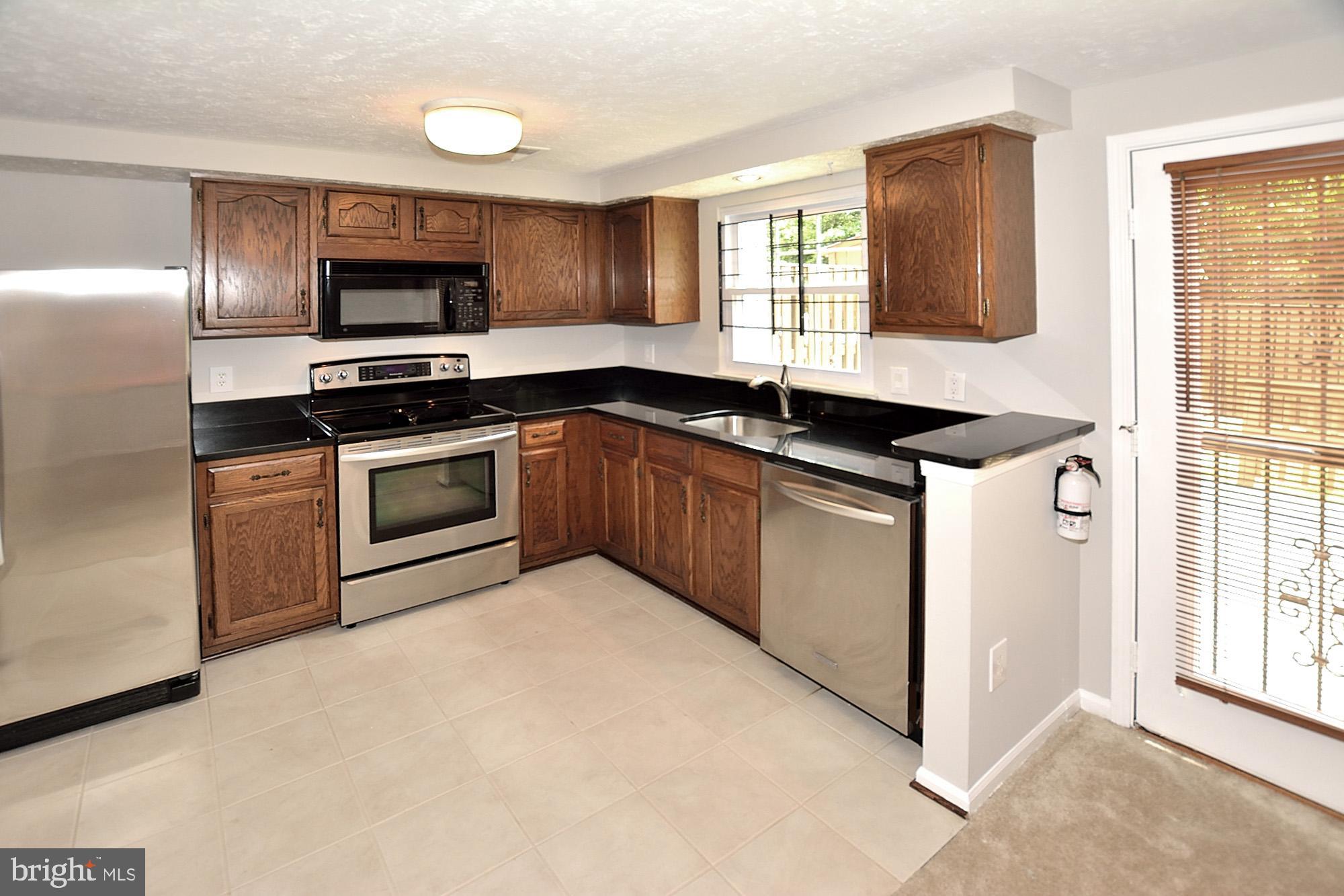 7475 Lone Star Road Lorton, VA 22079 - Photo 5 of 22 Stainless steel appliances