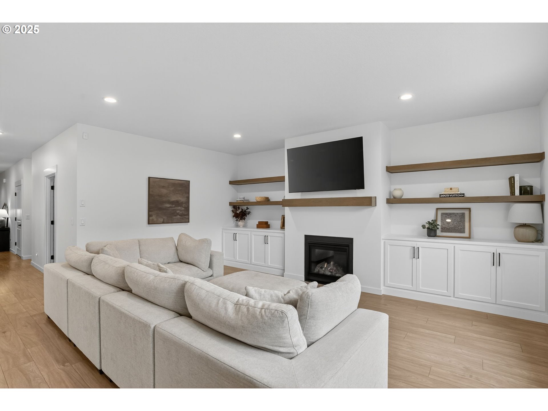 826 Southeast 37th Street Battle Ground, WA 98604 - Photo 13 of 39 Living Room