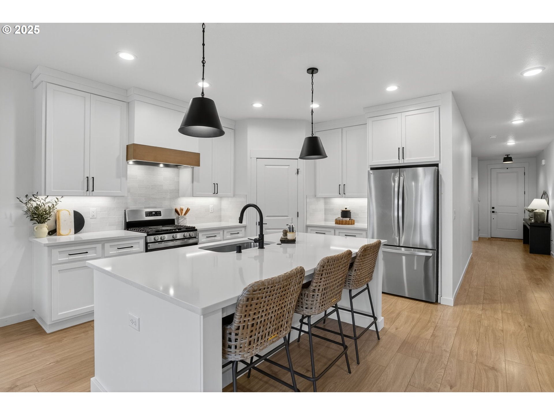 826 Southeast 37th Street Battle Ground, WA 98604 - Photo 10 of 39 Kitchen