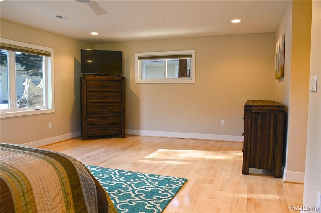 3680 Lakeshore Road Deckerville, MI 48427 - Photo 16 of 46 MASTERBED3.jpg