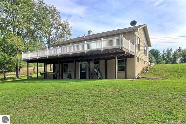 4259 Holiday Road Traverse City, MI 49686 - Photo 2 of 10 1838723-1.jpg