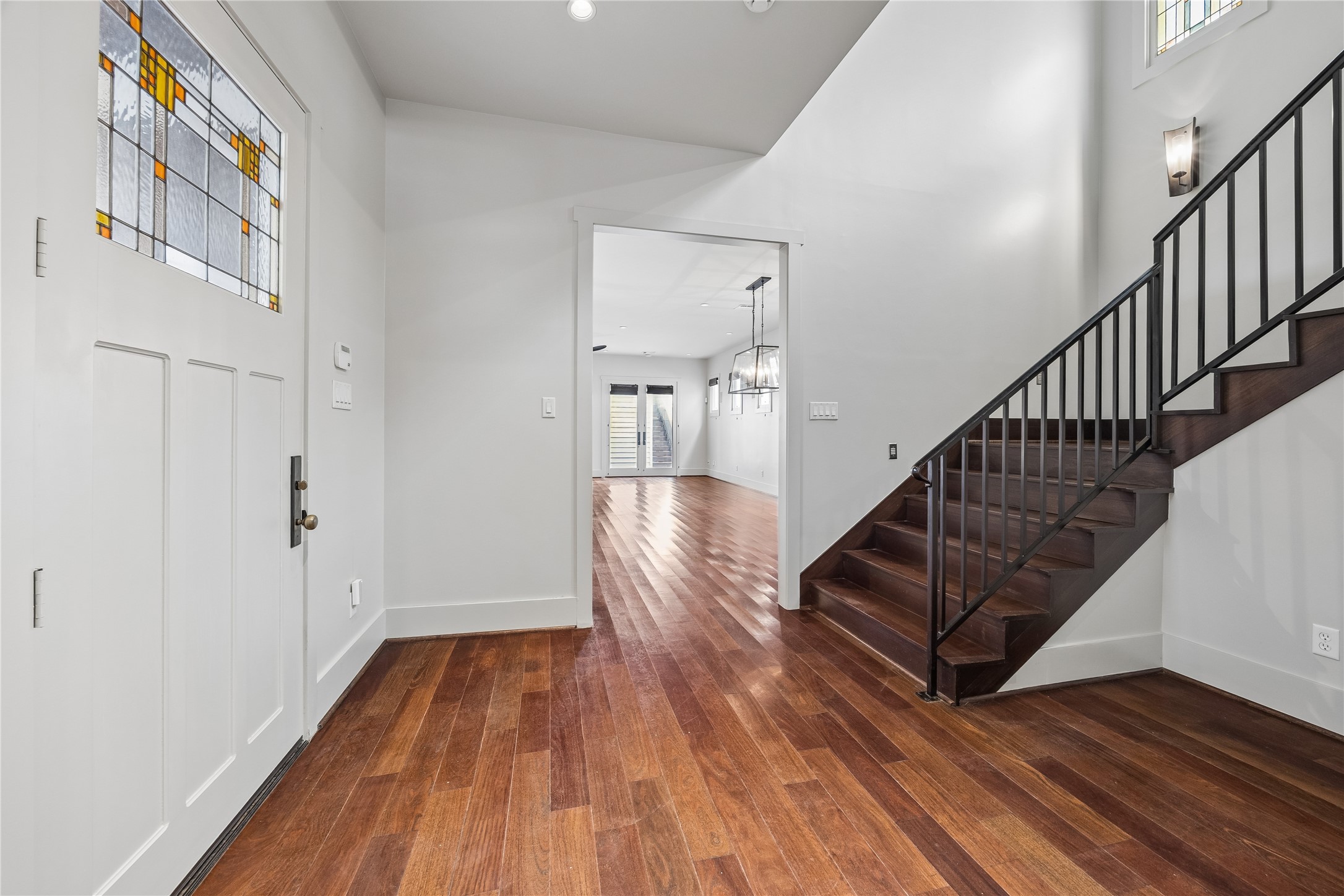 926 Nicholson Street Houston, TX 77008 - Photo 5 of 39 A dramatic two-story foyer welcomes guests with soaring ceilings, natural light, and custom architectural details.
