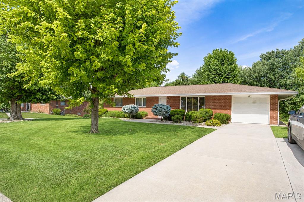 4 Chapel Court Collinsville, IL 62234 - Photo 2 of 68