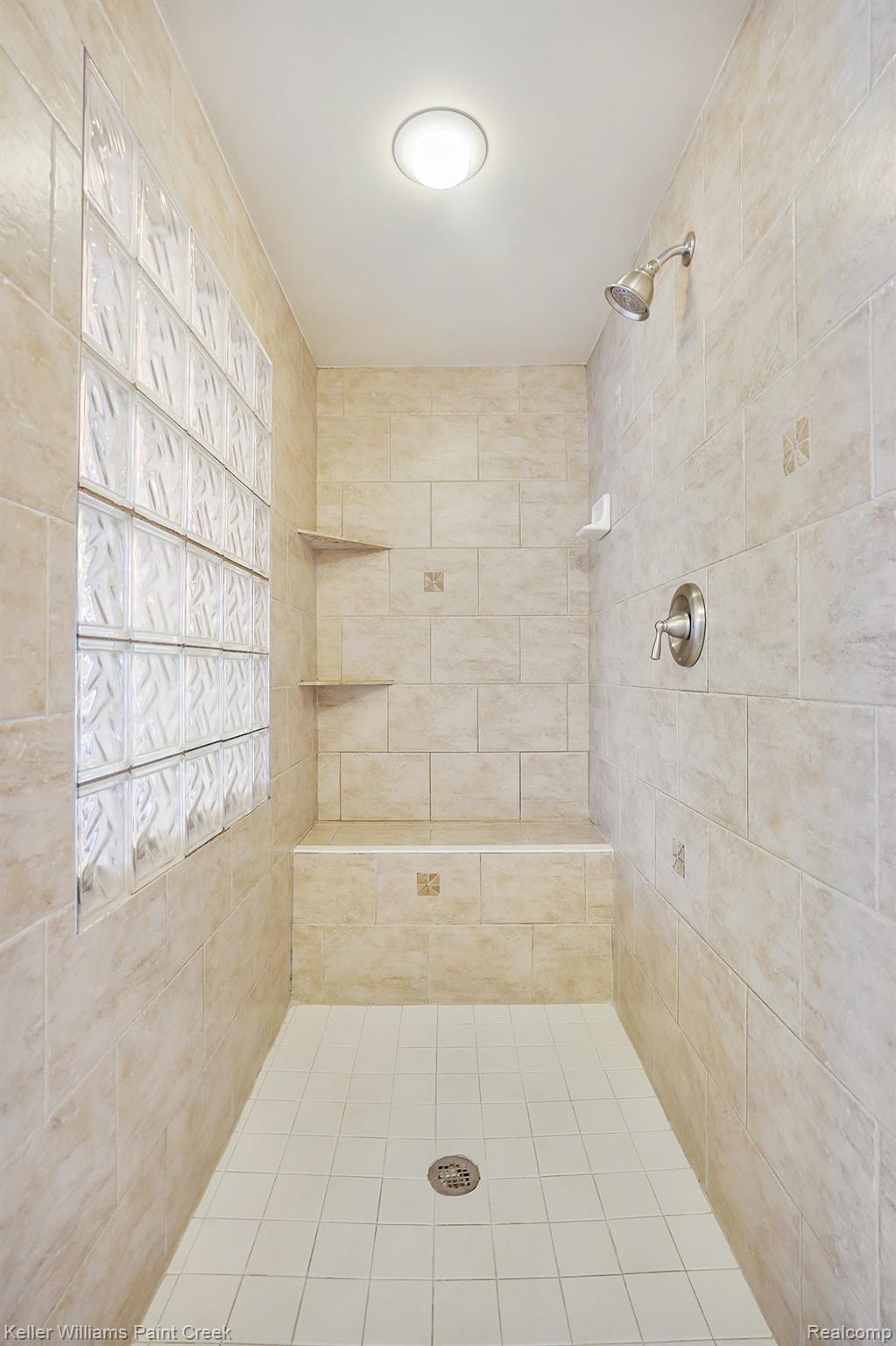 713 Panorama Drive Rochester, MI 48306 - Photo 52 of 77 Separate shower
