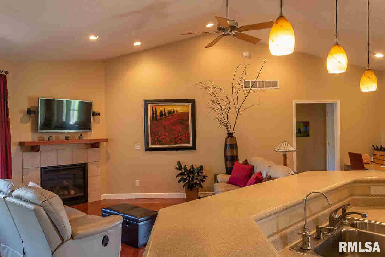27019 Ebenezer Road Geneseo, IL 61254 - Photo 12 of 24