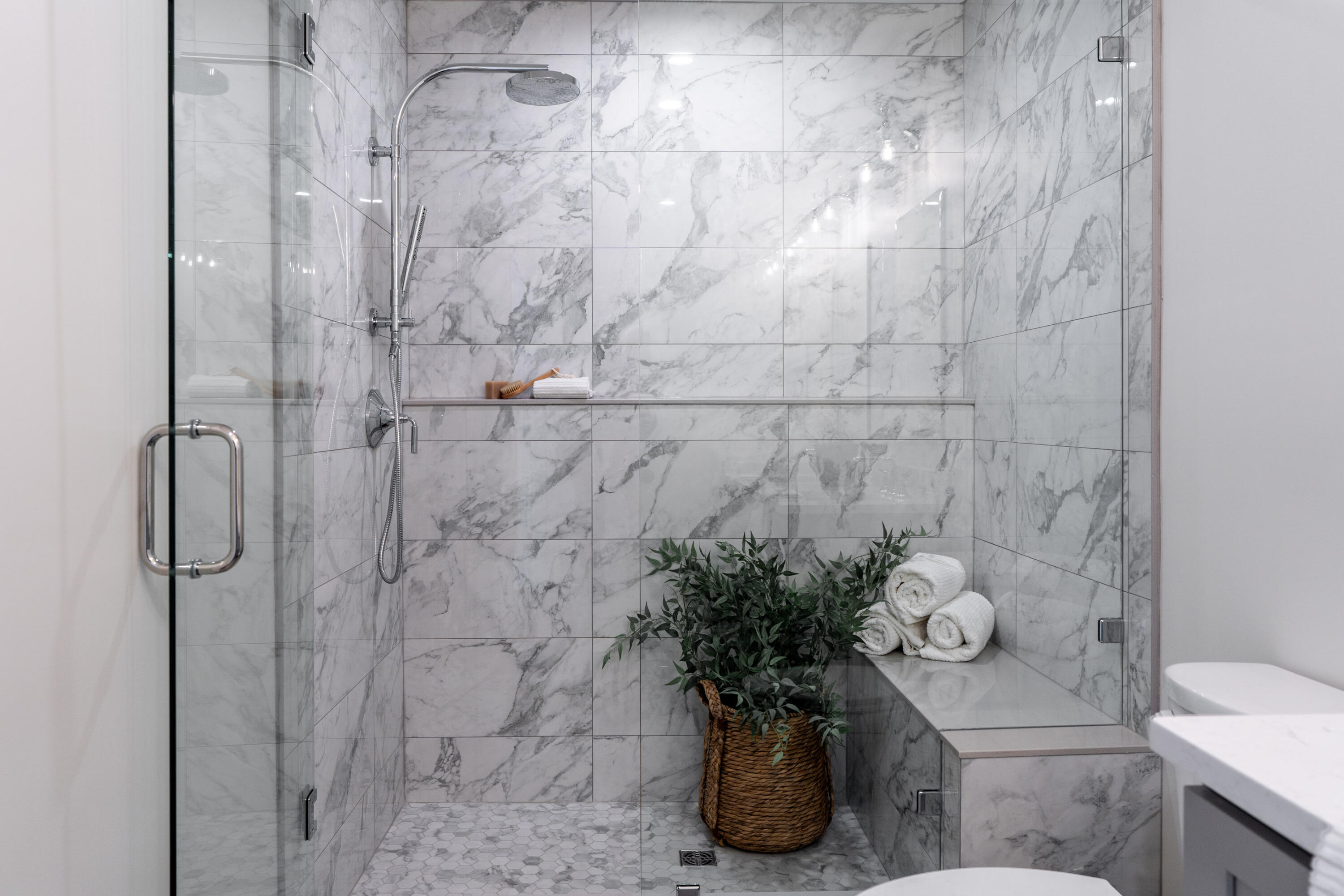 4 Daybreak Lane, Unit 19 Windham, ME 04062 - Photo 25 of 37 Primary Custom Shower