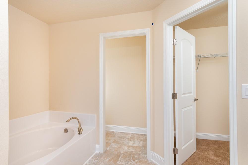 1391 Seahouse Street Sebastian, FL 32958 - Photo 3 of 18 a bathroom with a bathtub
