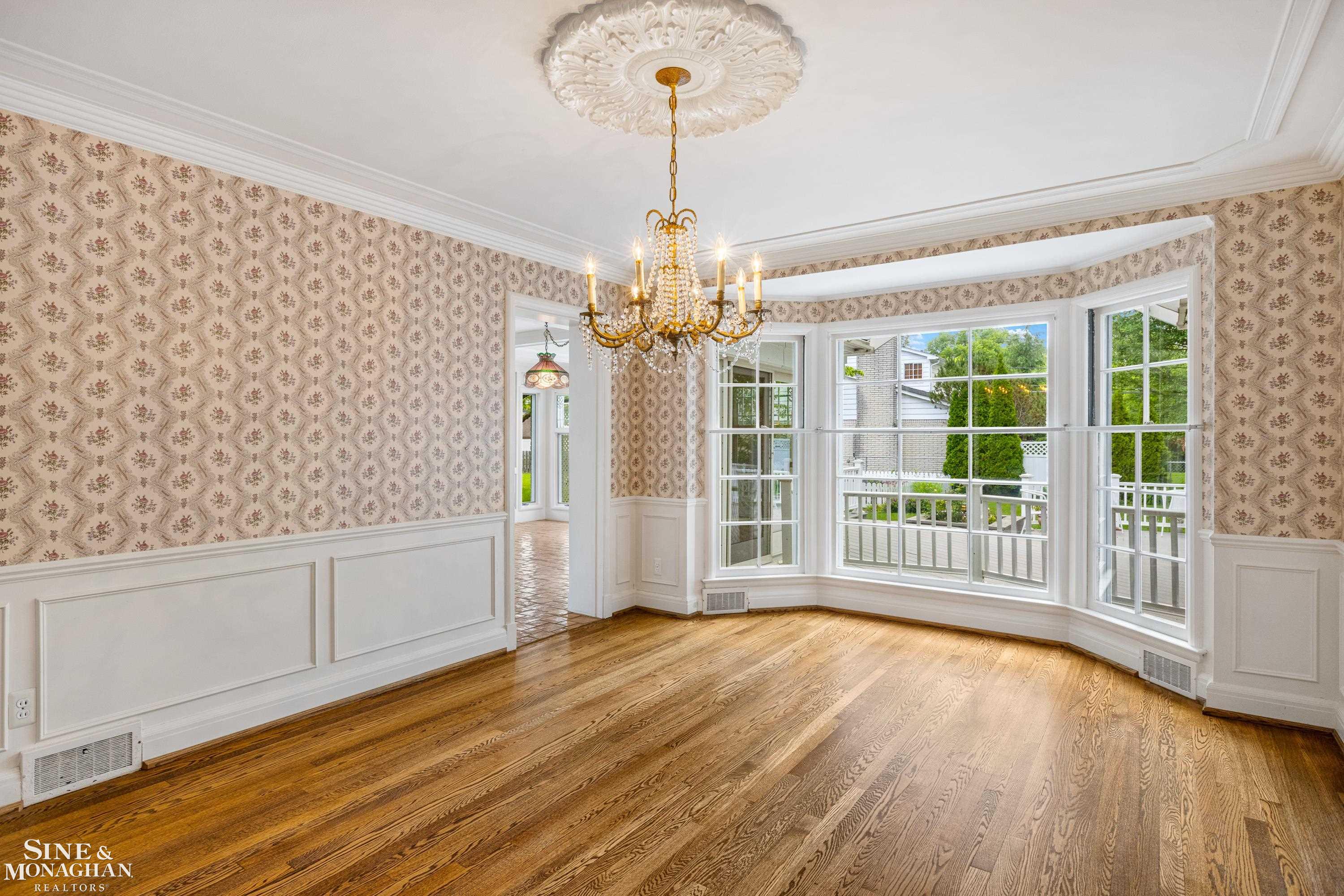 1380 Oxford Road Grosse Pointe, MI 48236 - Photo 17 of 59 50143576-a791d3ec-f79a-4a90-bf70-15ee2f3245b2.JPG