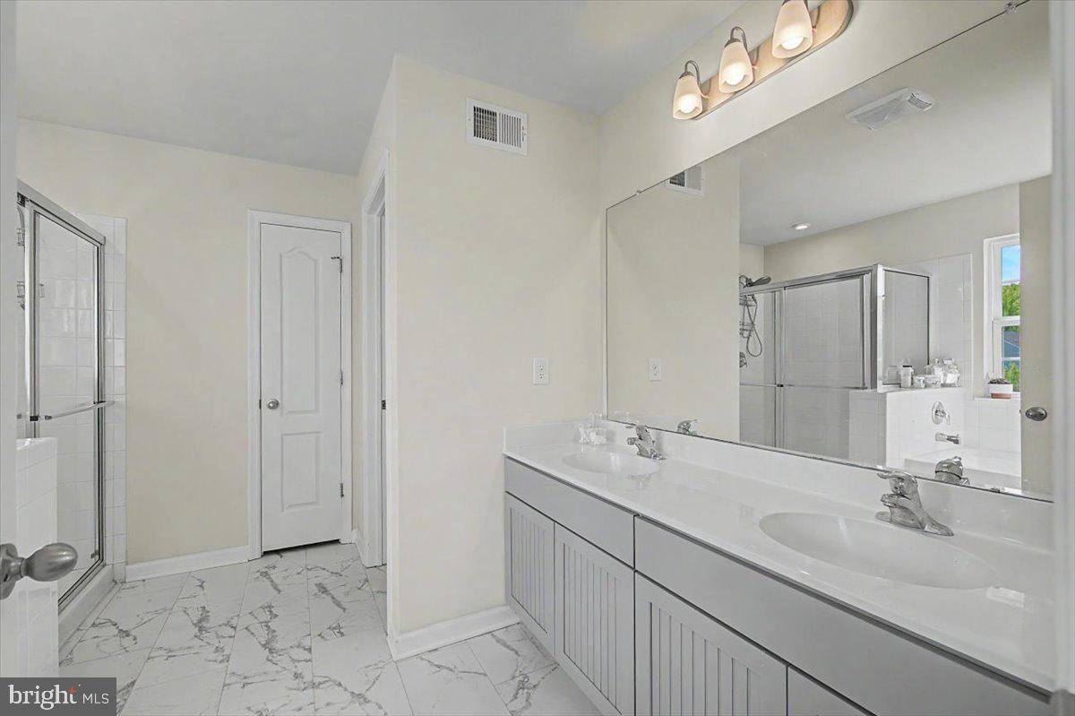 220 Abbigail Crossing Townsend, DE 19734 - Photo 31 of 45 Primary Bathroom