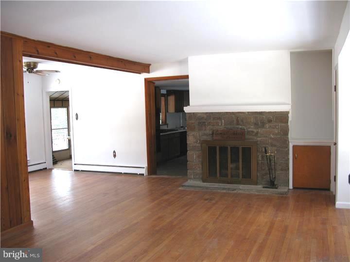 42 New Road Doylestown, PA 18901 - Photo 7 of 17 Living Room