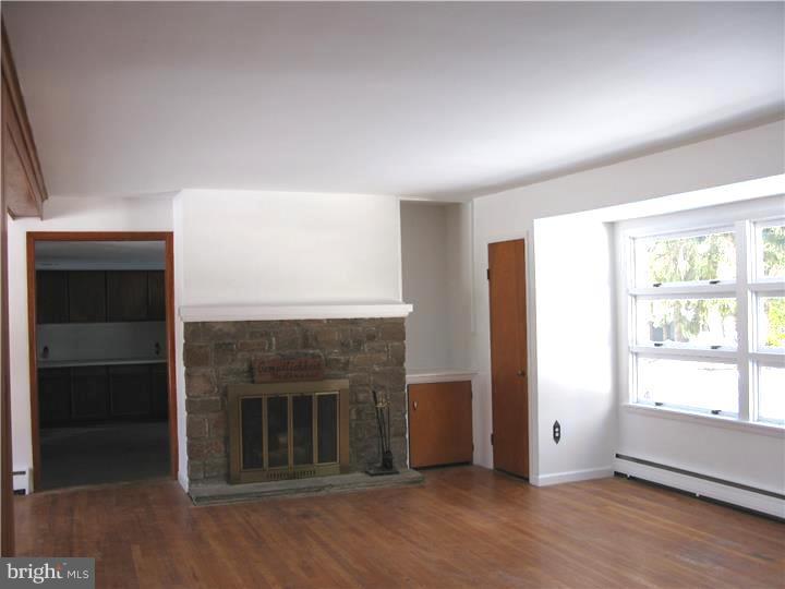 42 New Road Doylestown, PA 18901 - Photo 8 of 17 Living Room