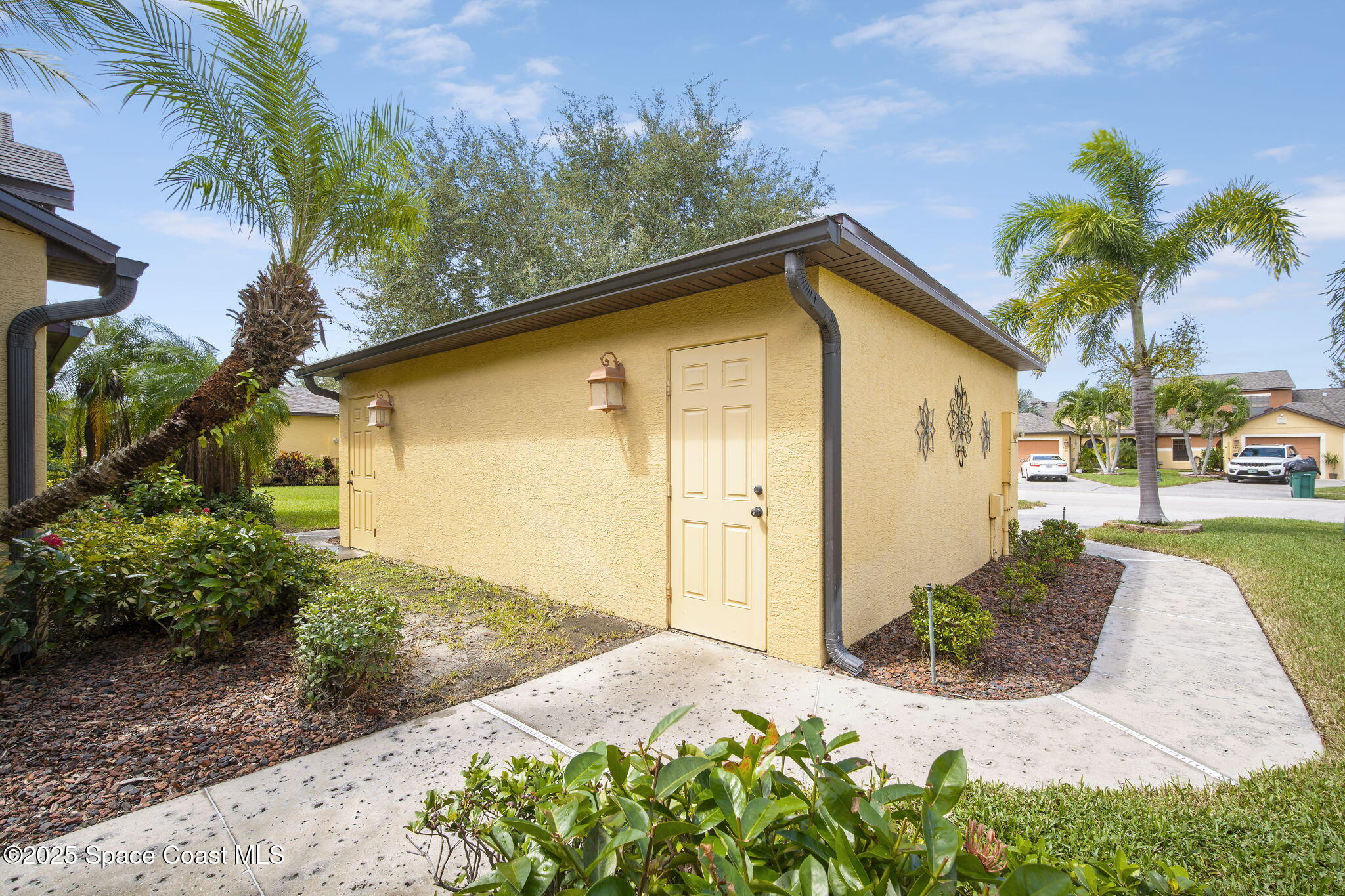 4575 Radiant Way, Unit 102 Melbourne, FL 32901 - Photo 38 of 52 a front view of house with yard and trees around