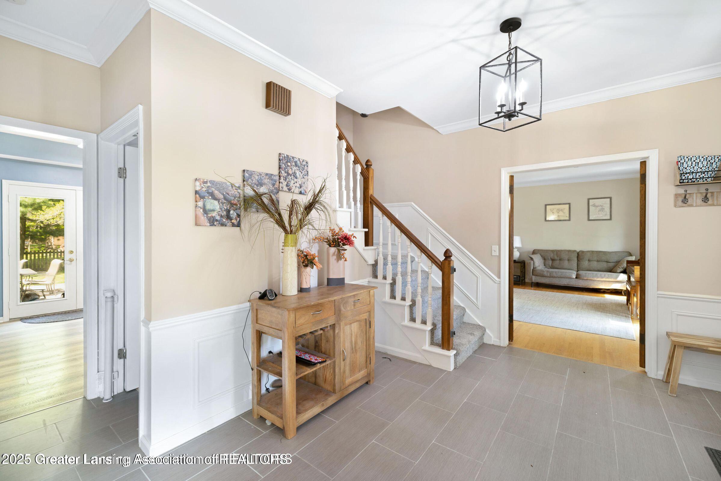 2038 Woodfield Road Okemos, MI 48864 - Photo 7 of 39 20250512185537156205000000-o