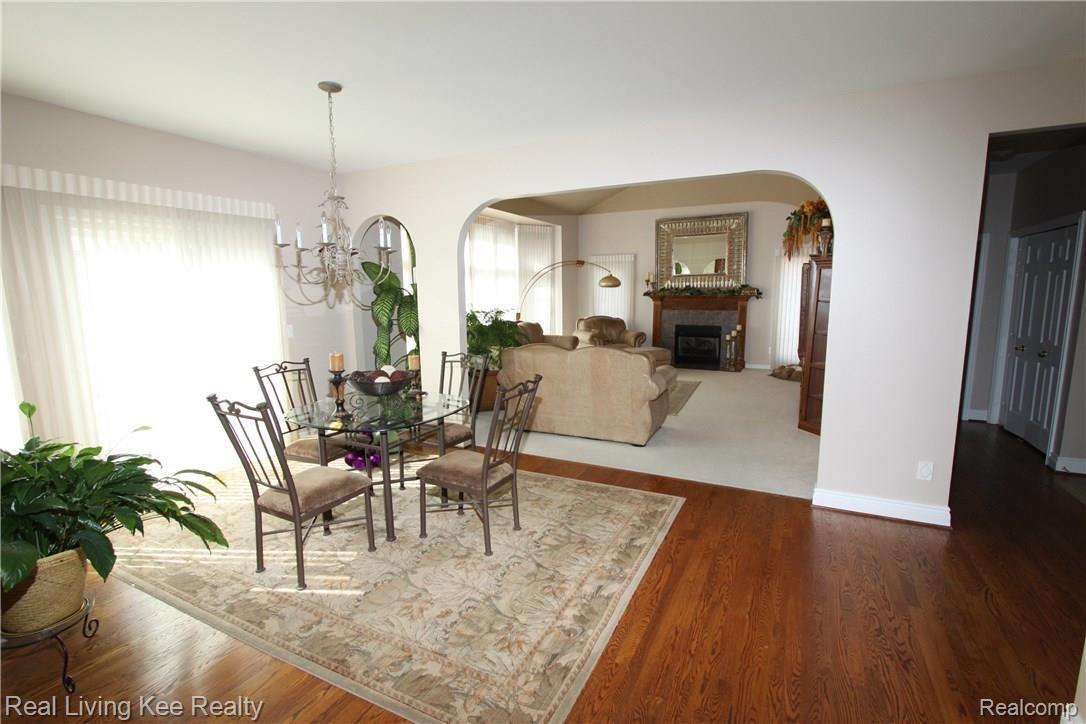 3495 Heron Ridge Drive Rochester, MI 48309 - Photo 12 of 49 NOTE THE ARCHED ARCHITECTURAL DETAILS