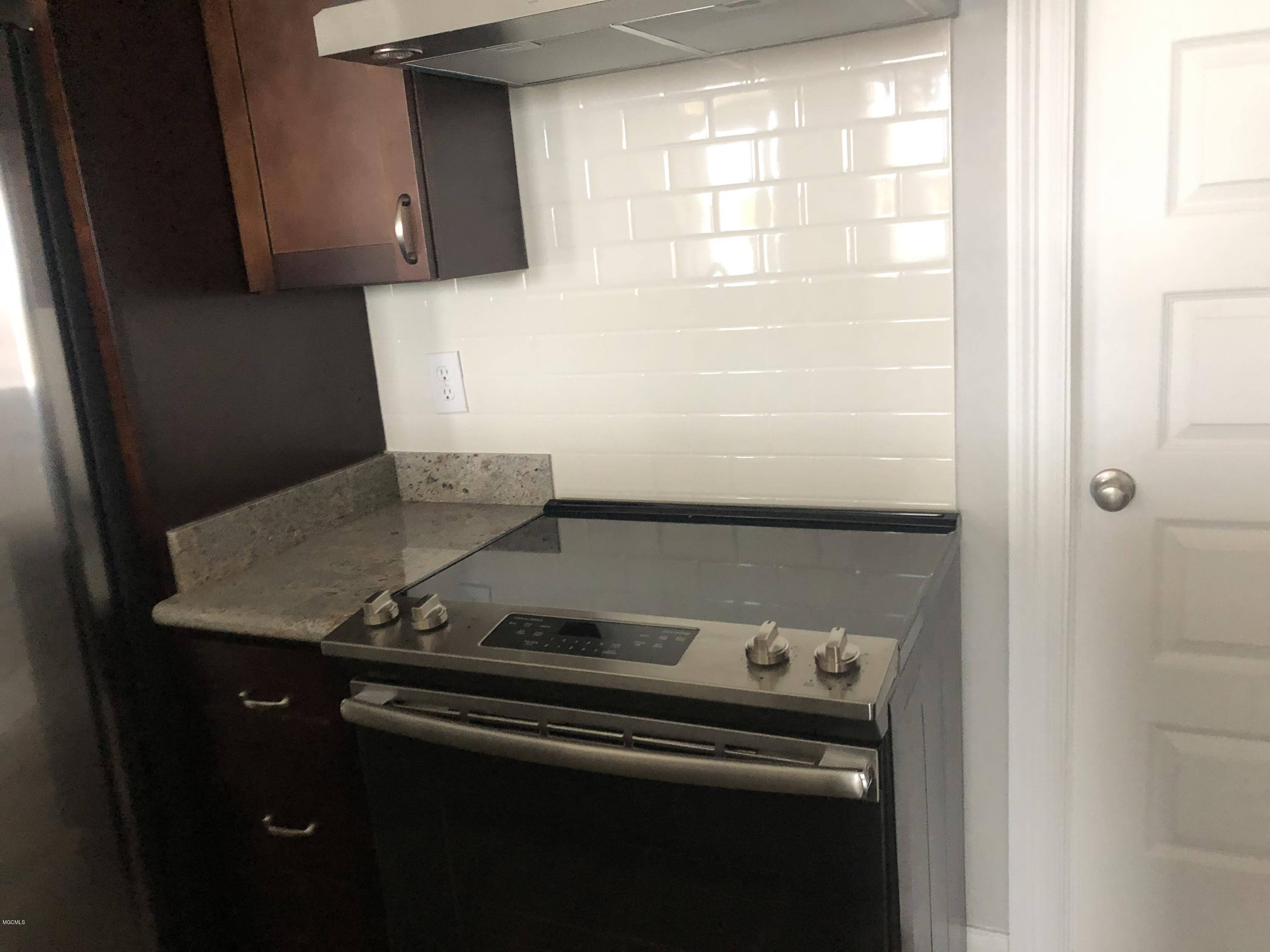 3026 Dock Street Pascagoula, MS 39567 - Photo 8 of 25 IMG_8403