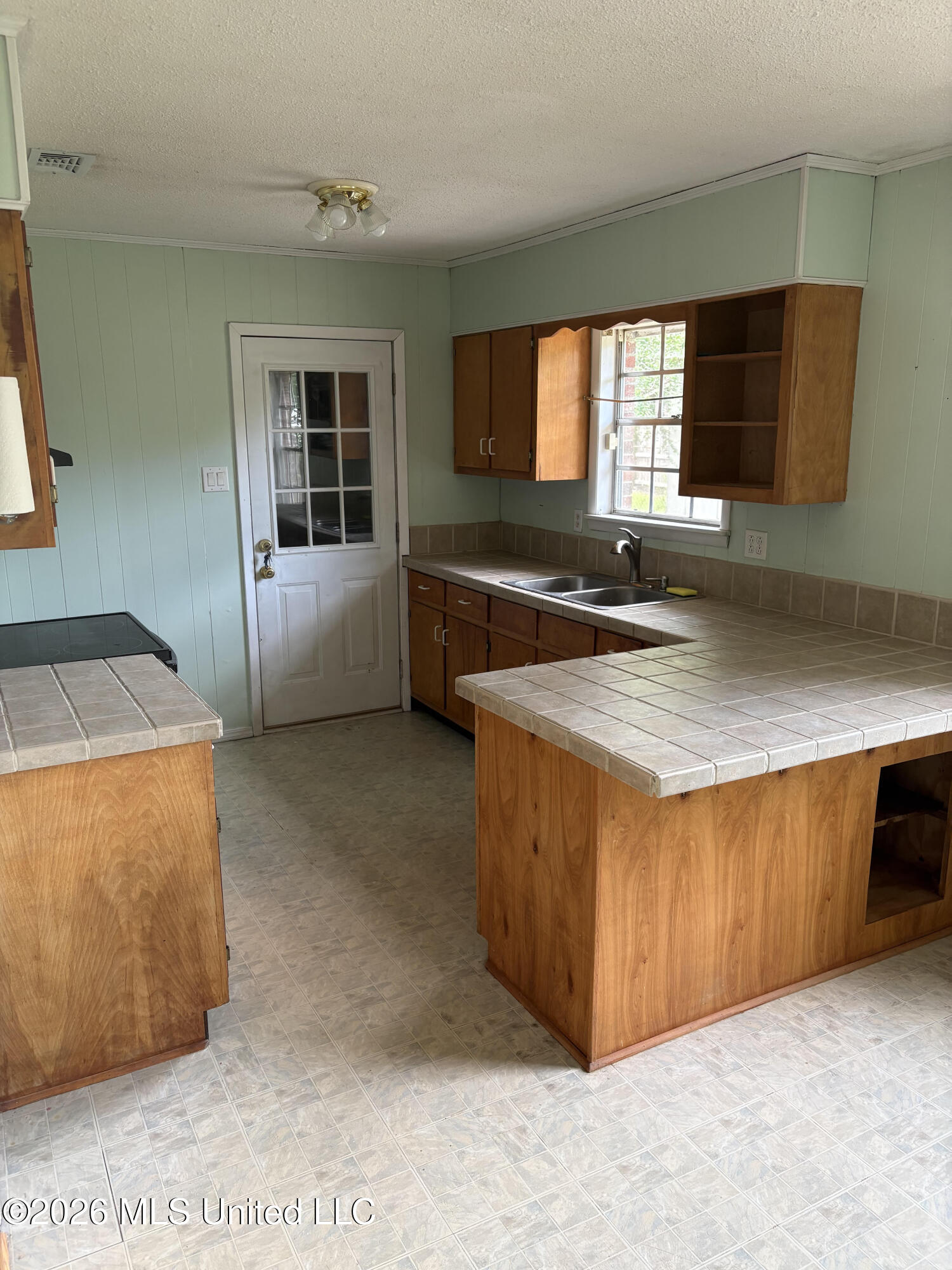 4305 Knowles Avenue Moss Point, MS 39562 - Photo 4 of 7 k4