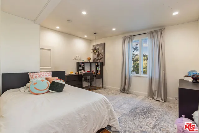 $9,500 | 7473 Mulholland Drive, Los Angeles, CA 90046