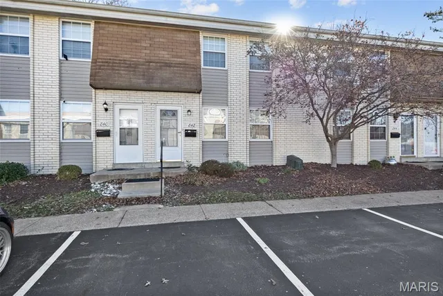 $185,000 | 842 Wendevy Drive, Ballwin, MO 63011