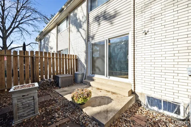 $185,000 | 842 Wendevy Drive, Ballwin, MO 63011