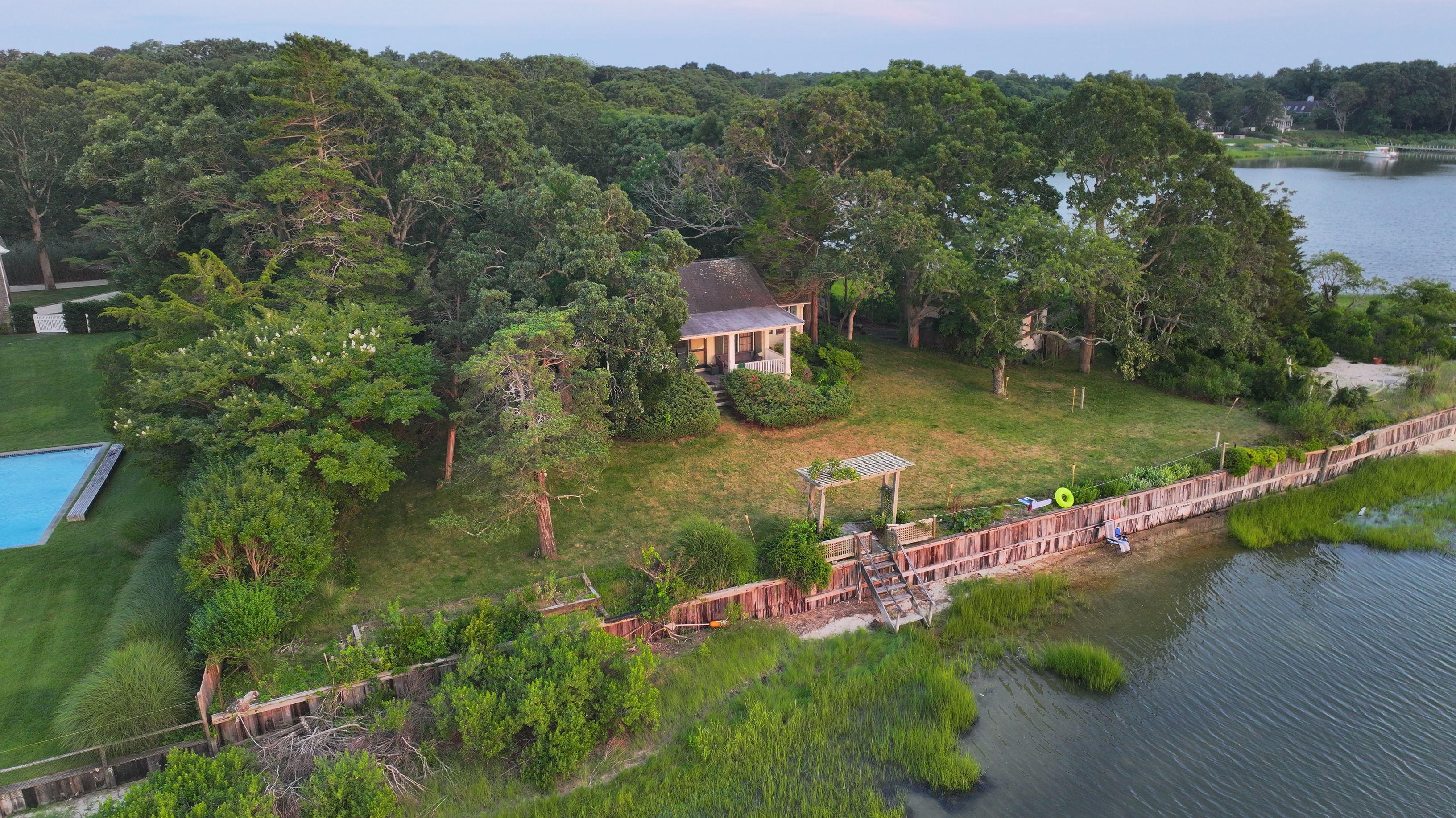 311 Noyack Road Southampton, NY 11968 - Photo 3 of 6