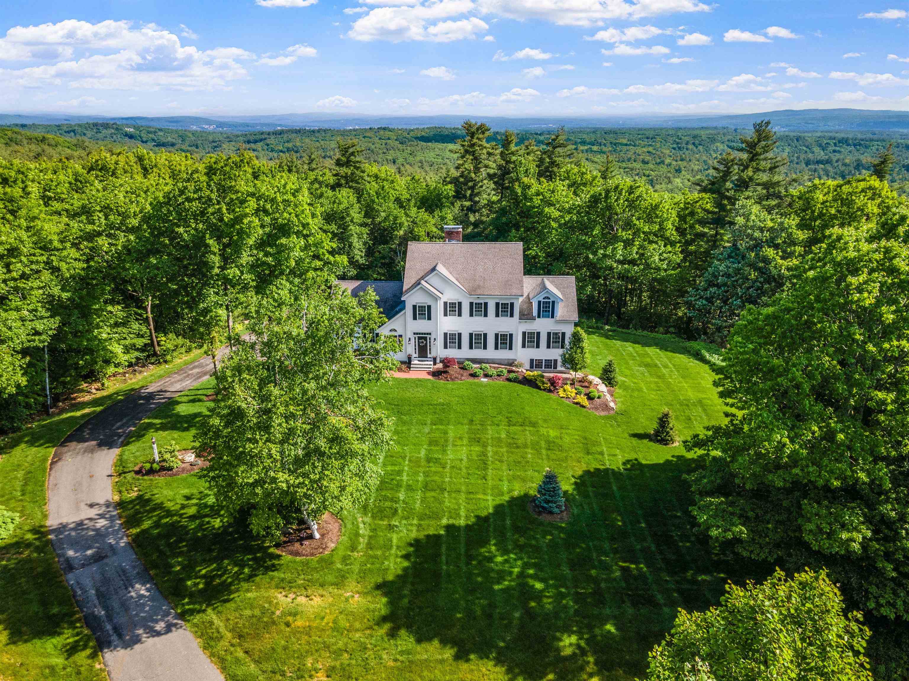 17 Woodhill Hooksett Road Bow, NH 03304 - Photo 1 of 38