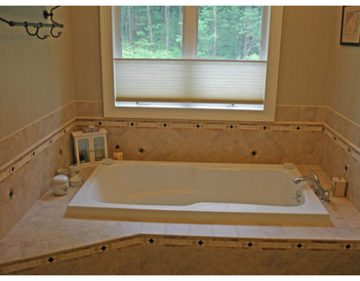 310 Old Wilson Road Northampton, MA 01062 - Photo 14 of 23 a bathroom with a bathtub